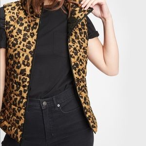 GAP lightweight puffer vest